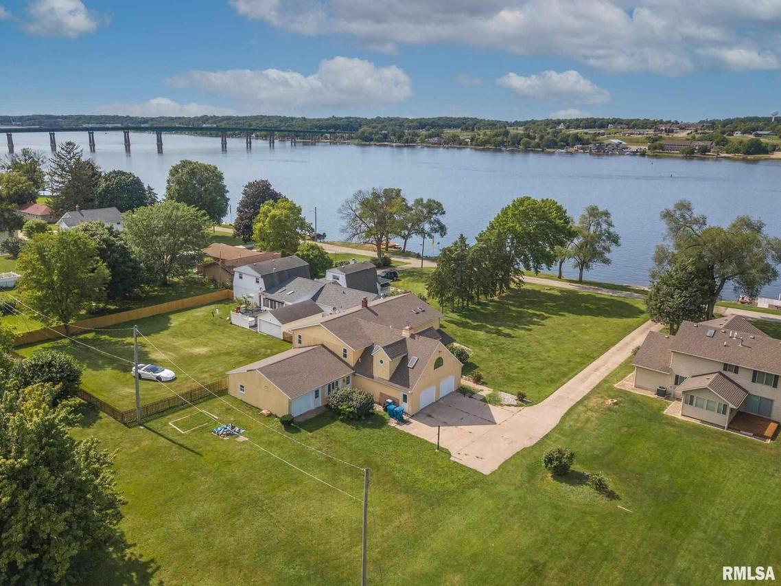 1902 1st Ave., Rapids City, IL 61278