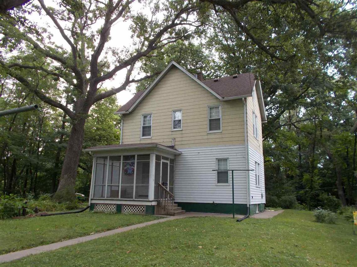 719 3rd St., Moline, IL 61265