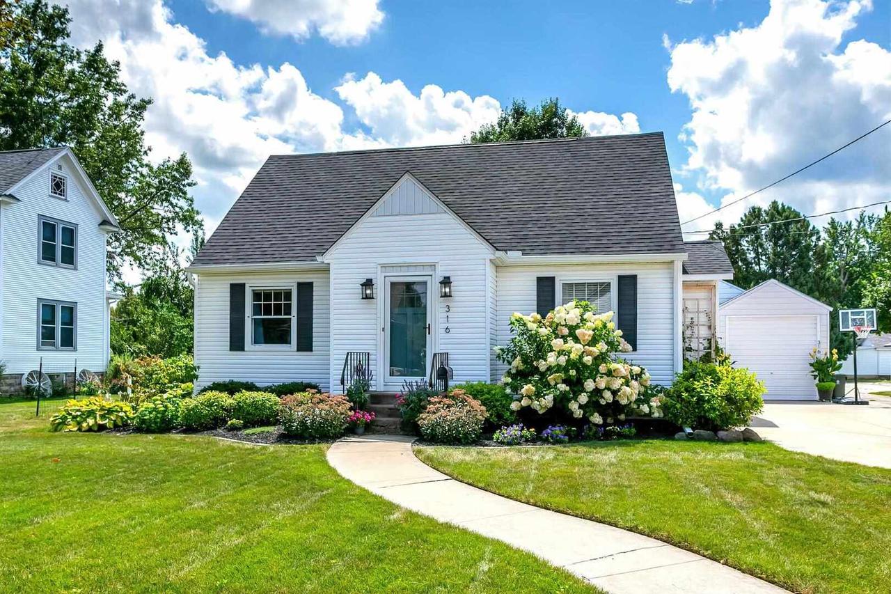 316 E South St., Geneseo, IL 61254