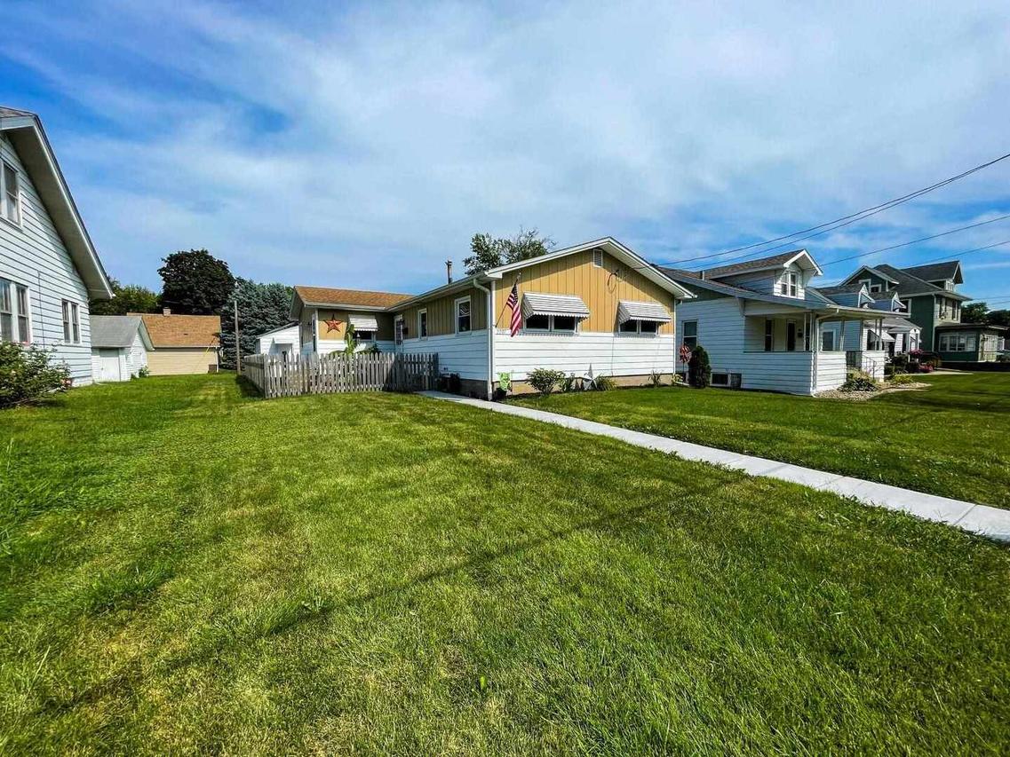 2207 24th St., Rock Island, IL 61201