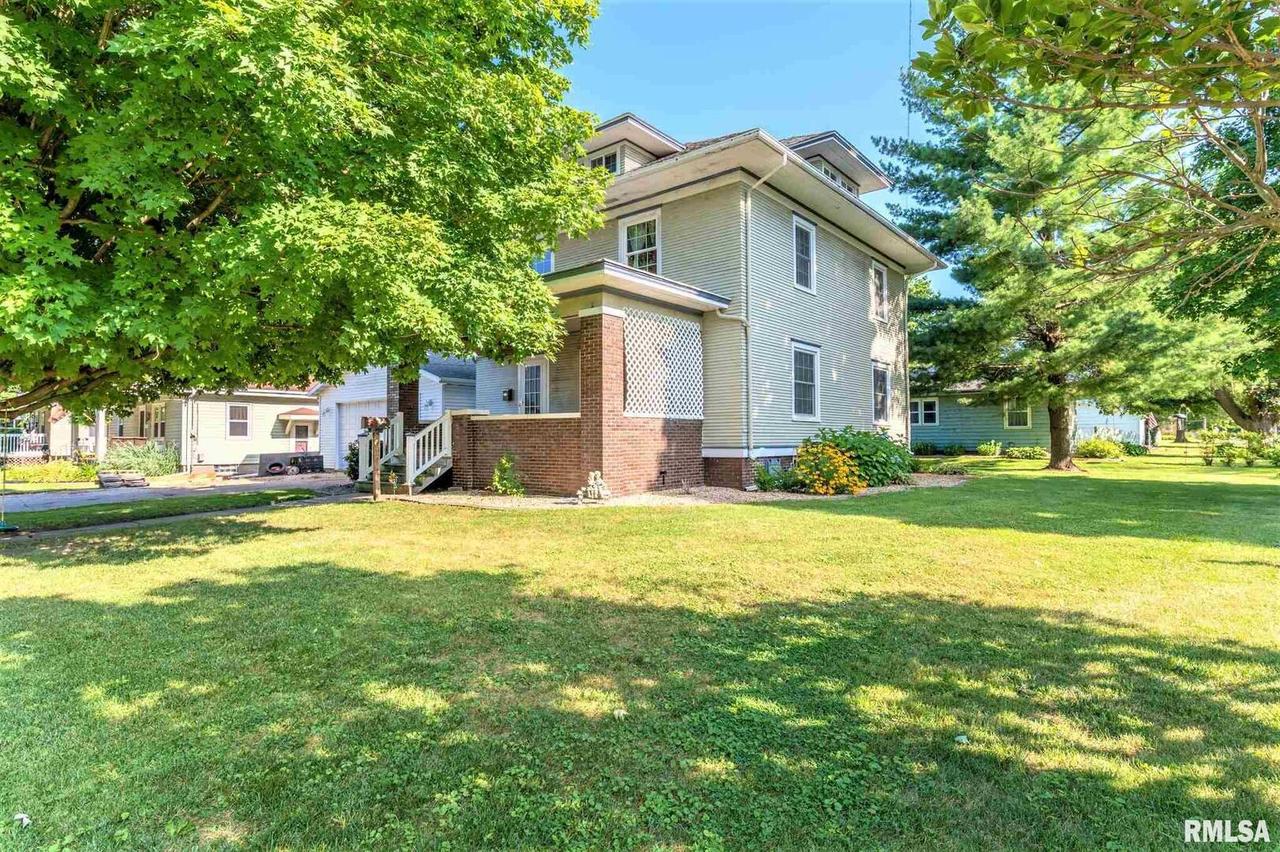 300 E Center St., Cambridge, IL 61238