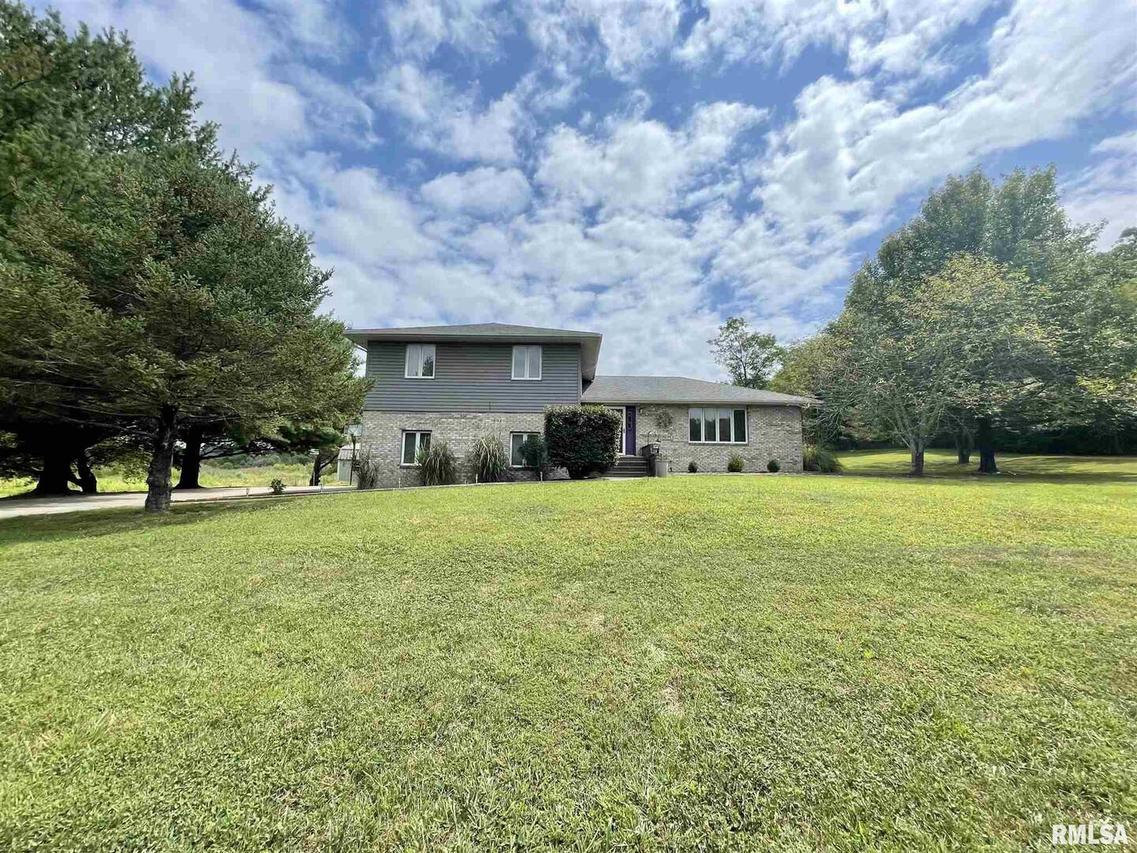 11498 Laurelwood Ln., Carbondale, IL 62901