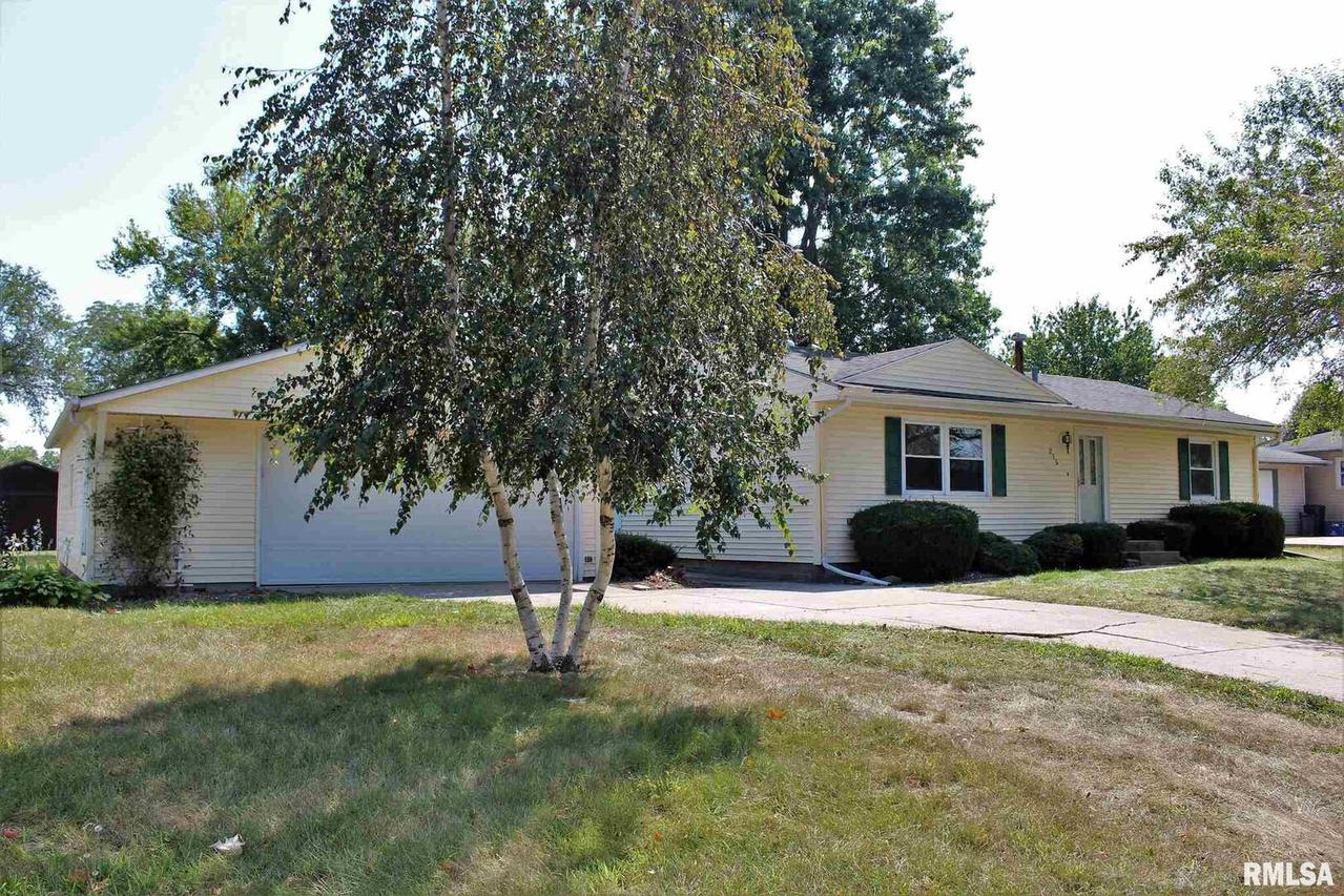 215 6th Street Ct., Andalusia, IL 61232