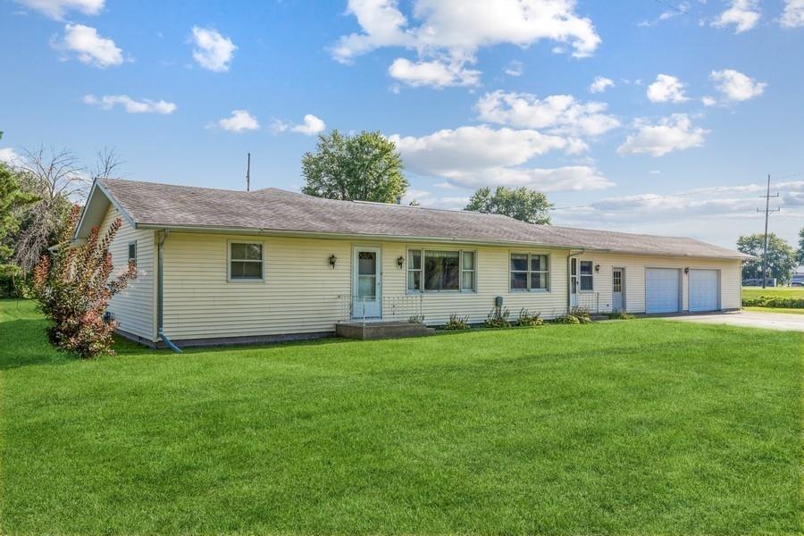 369 W 2nd Ave., Woodhull, IL 61490