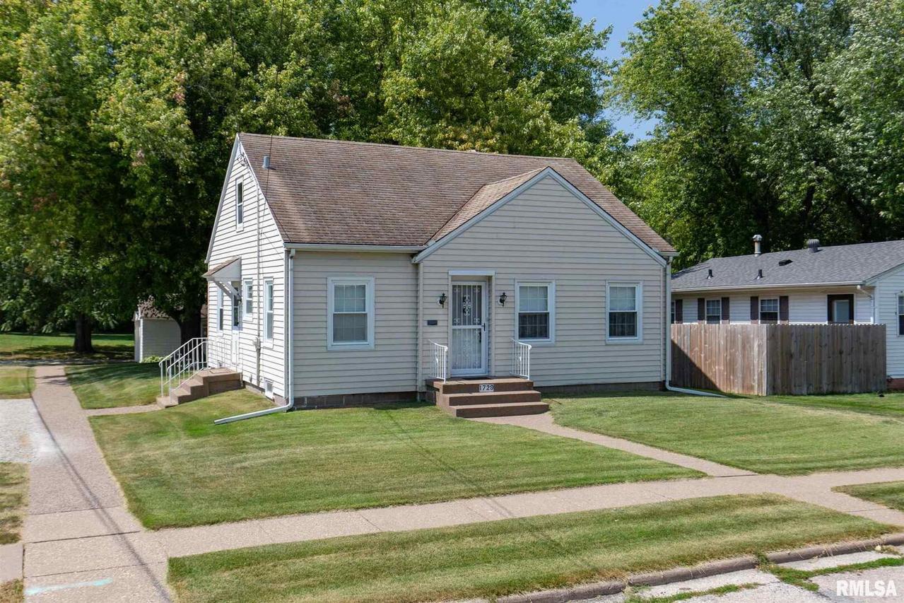 1729 2nd St., Moline, IL 61265