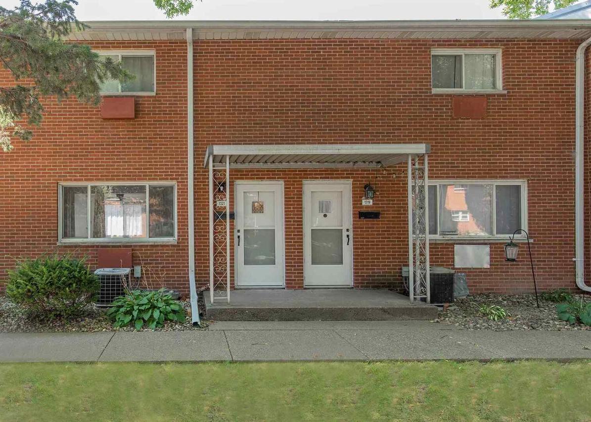 1321 9th St., Moline, IL 61265