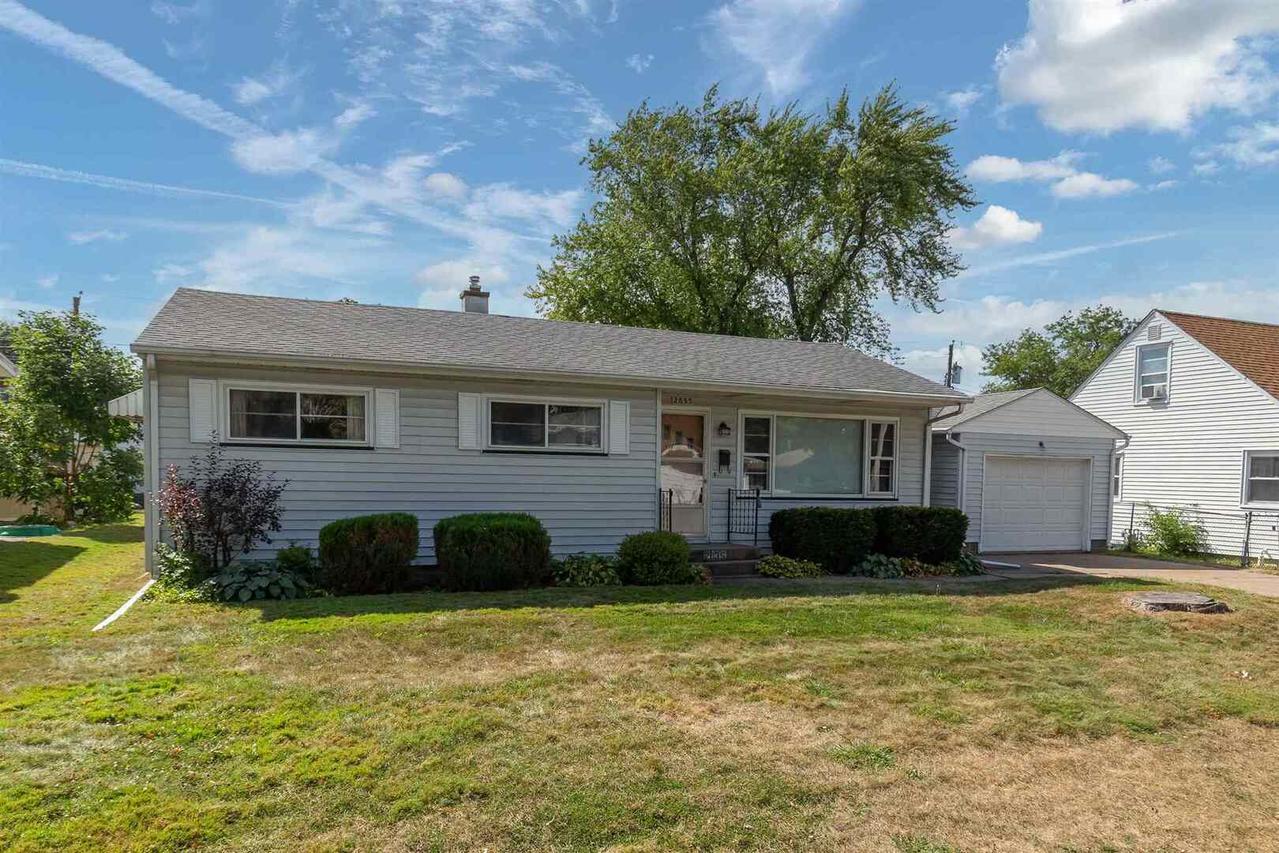 2835 7 1/2 St., East Moline, IL 61244