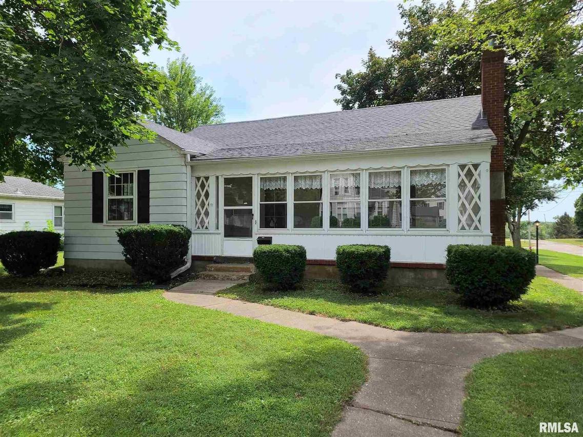 1100 10th Ave., Fulton, IL 61252