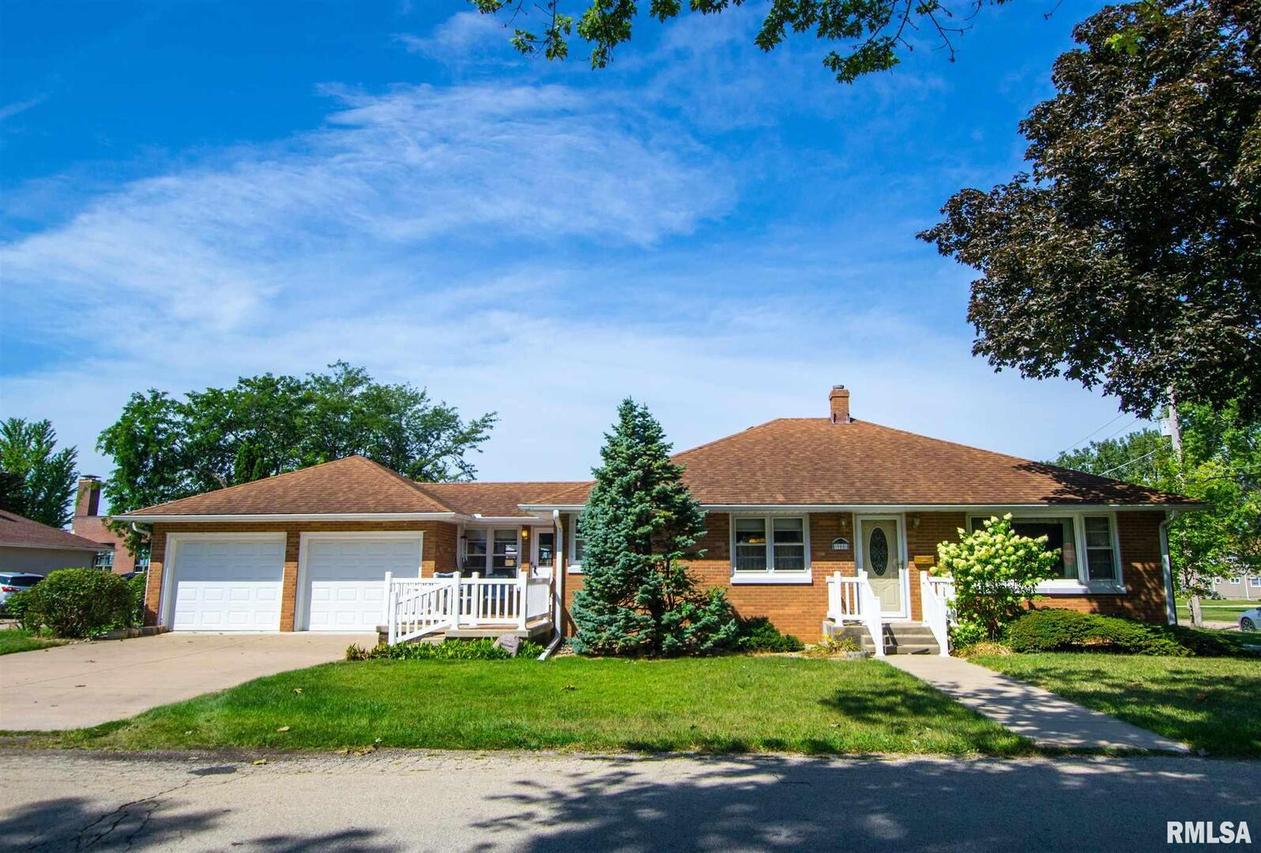 900 5th St., Fulton, IL 61252