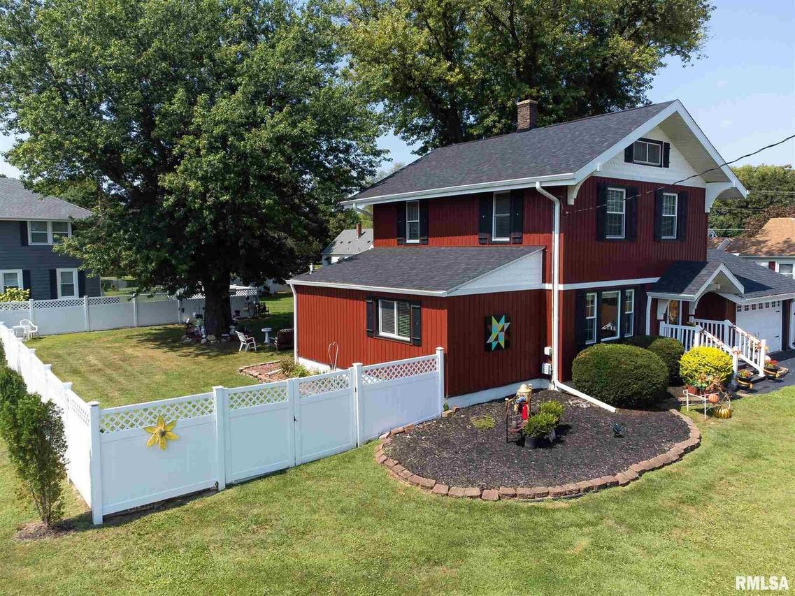 3211 7th St., Moline, IL 61265