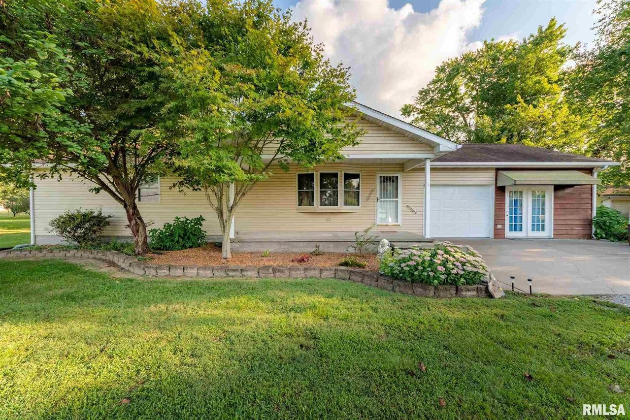 11749 Stotlar Rd., Johnston City, IL 62951