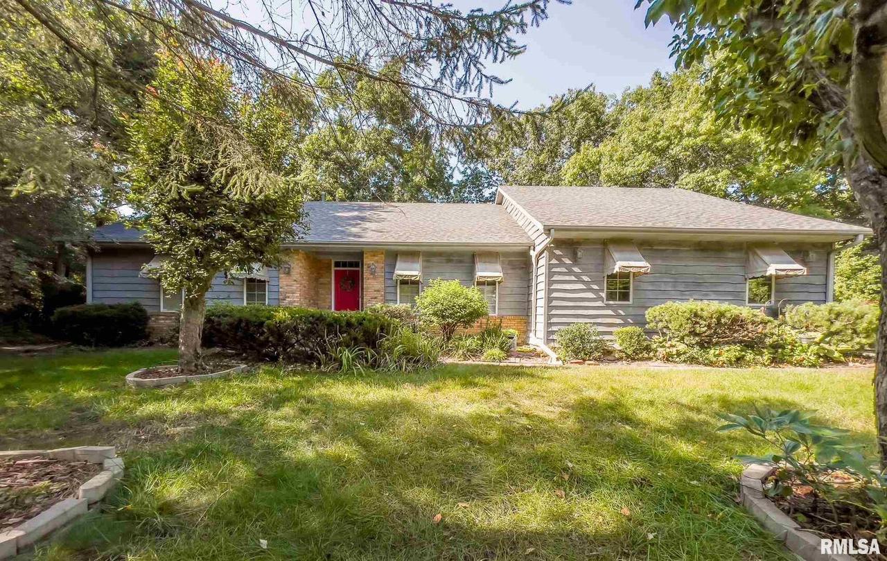 17 Deer Run, Rock Island, IL 61201