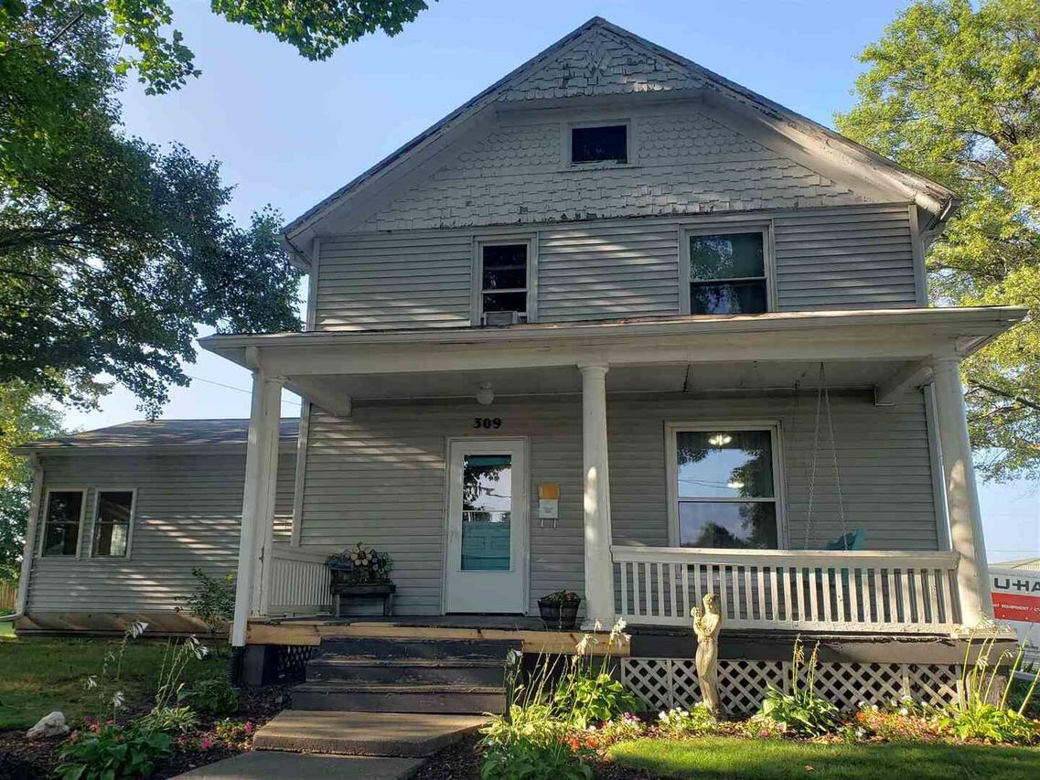309 SE 4th St., Aledo, IL 61231