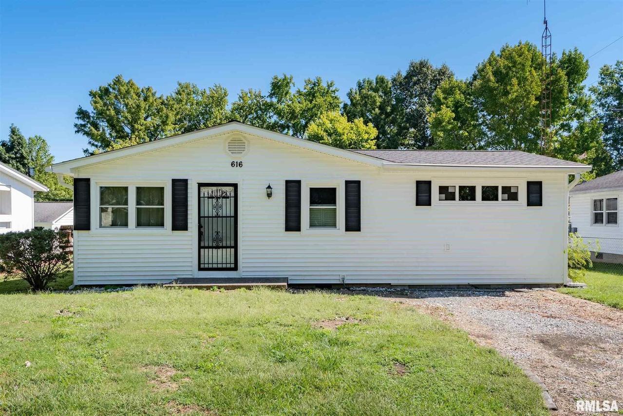616 S 6th St., Herrin, IL 62948