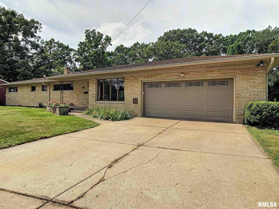 2721 4th Street Ct., East Moline, IL 61244