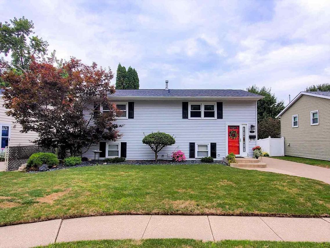 4915 52nd Ave., Moline, IL 61265