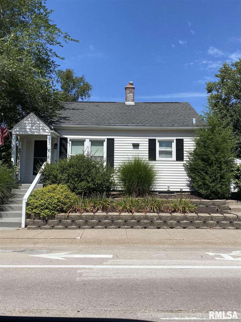 5317 12th Ave., Moline, IL 61265