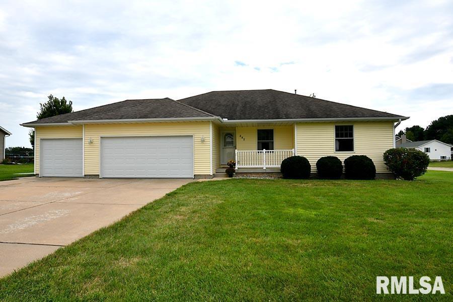 202 Maple St., Cambridge, IL 61238