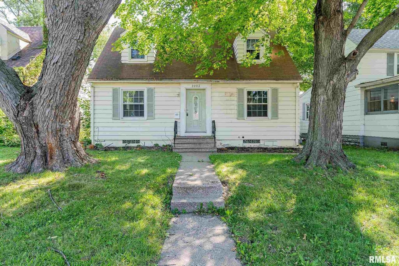 2203 16th St., Rock Island, IL 61201