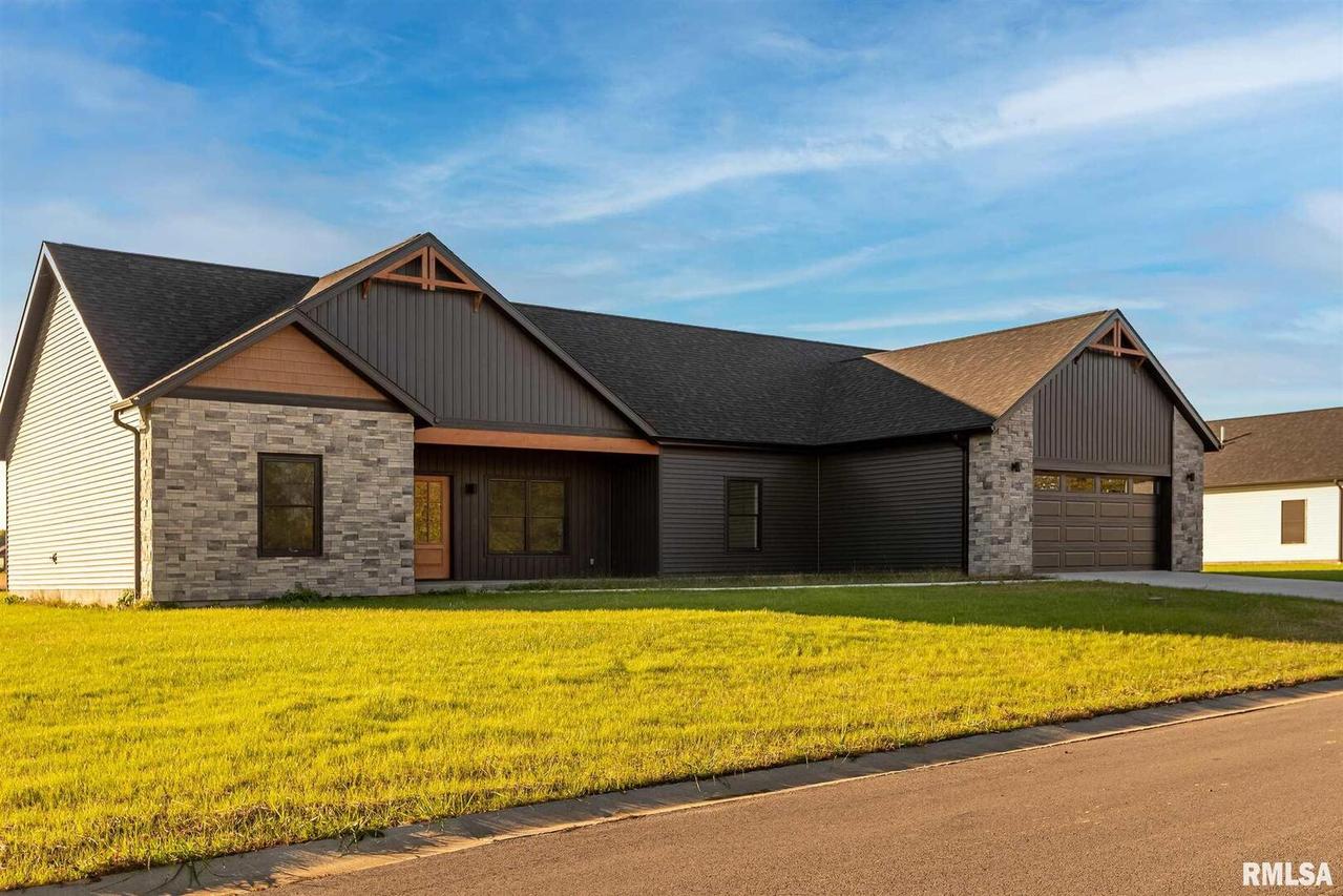 1906 Dew Drop Dr., Marion, IL 62959