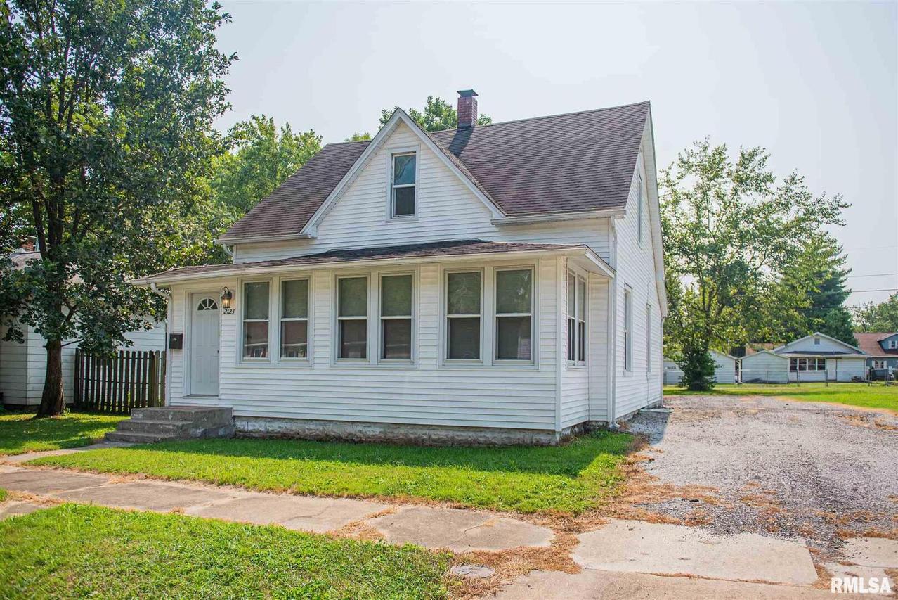 2123 Clarke St., Murphysboro, IL 62966