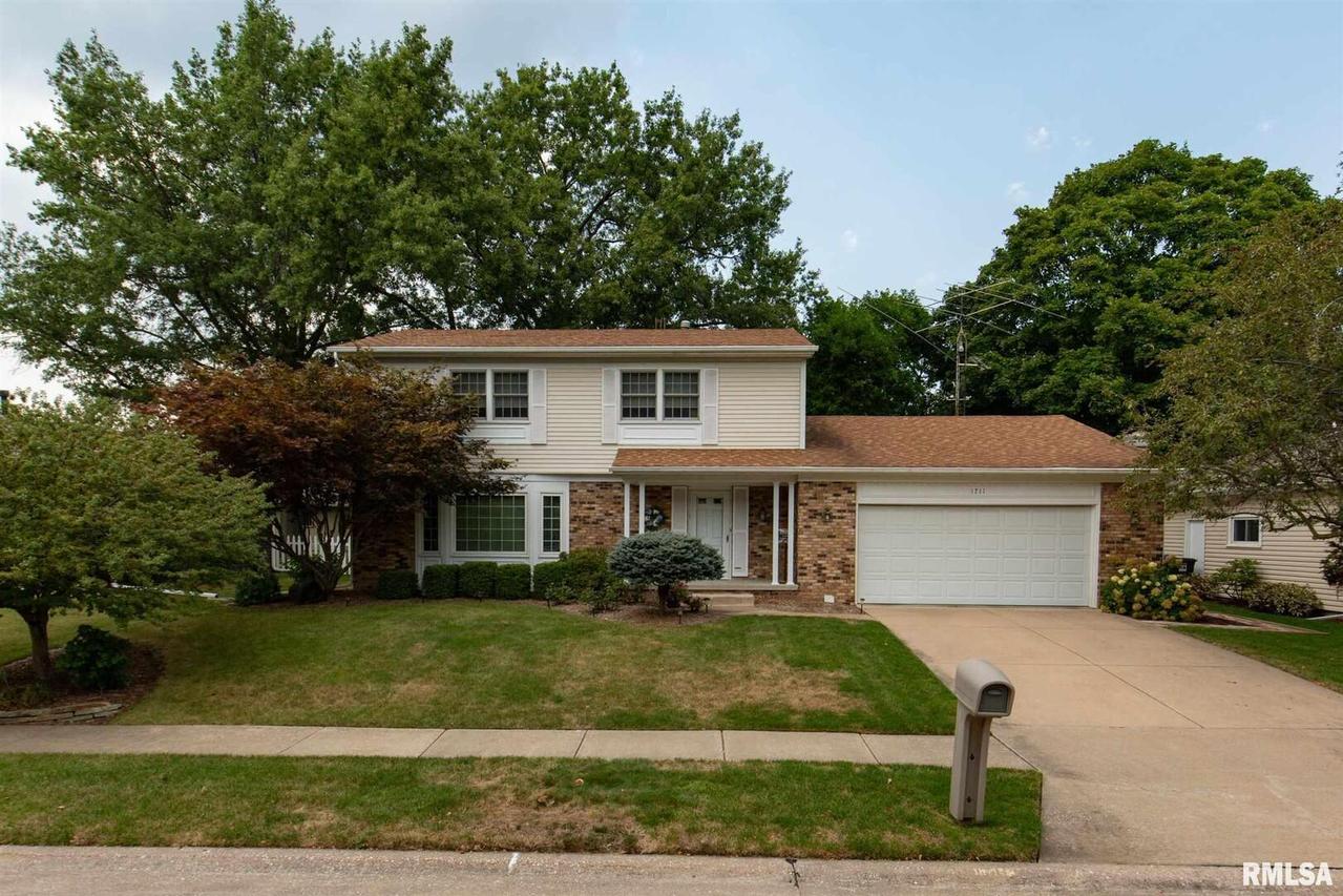 1711 55th Street Pl., Moline, IL 61265