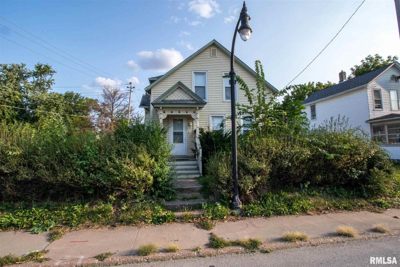 1320 7th Ave., Rock Island, IL 61201