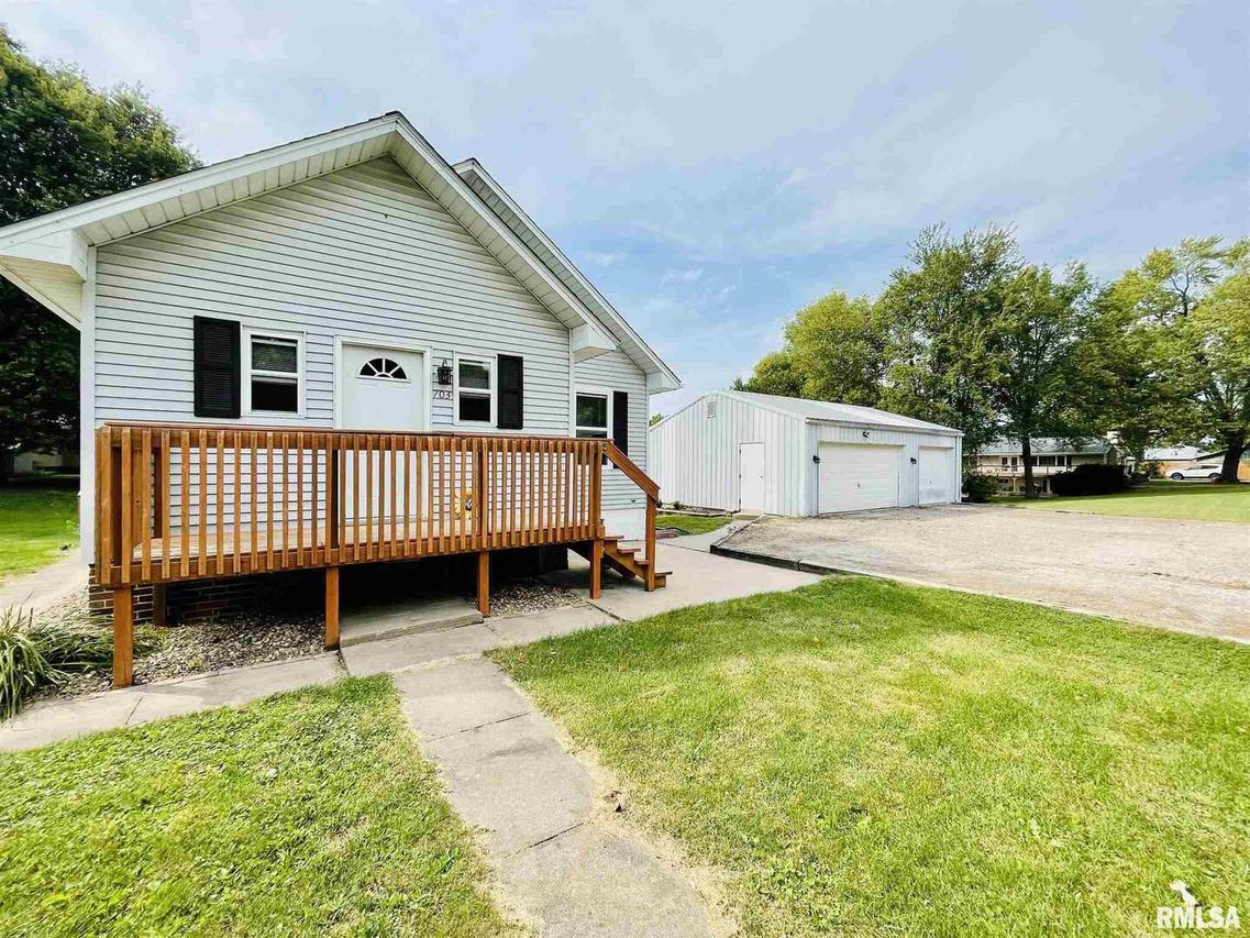 703 NW 2nd Ave., Aledo, IL 61231