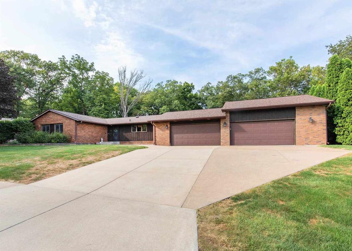 1517 18th Ave., Silvis, IL 61282