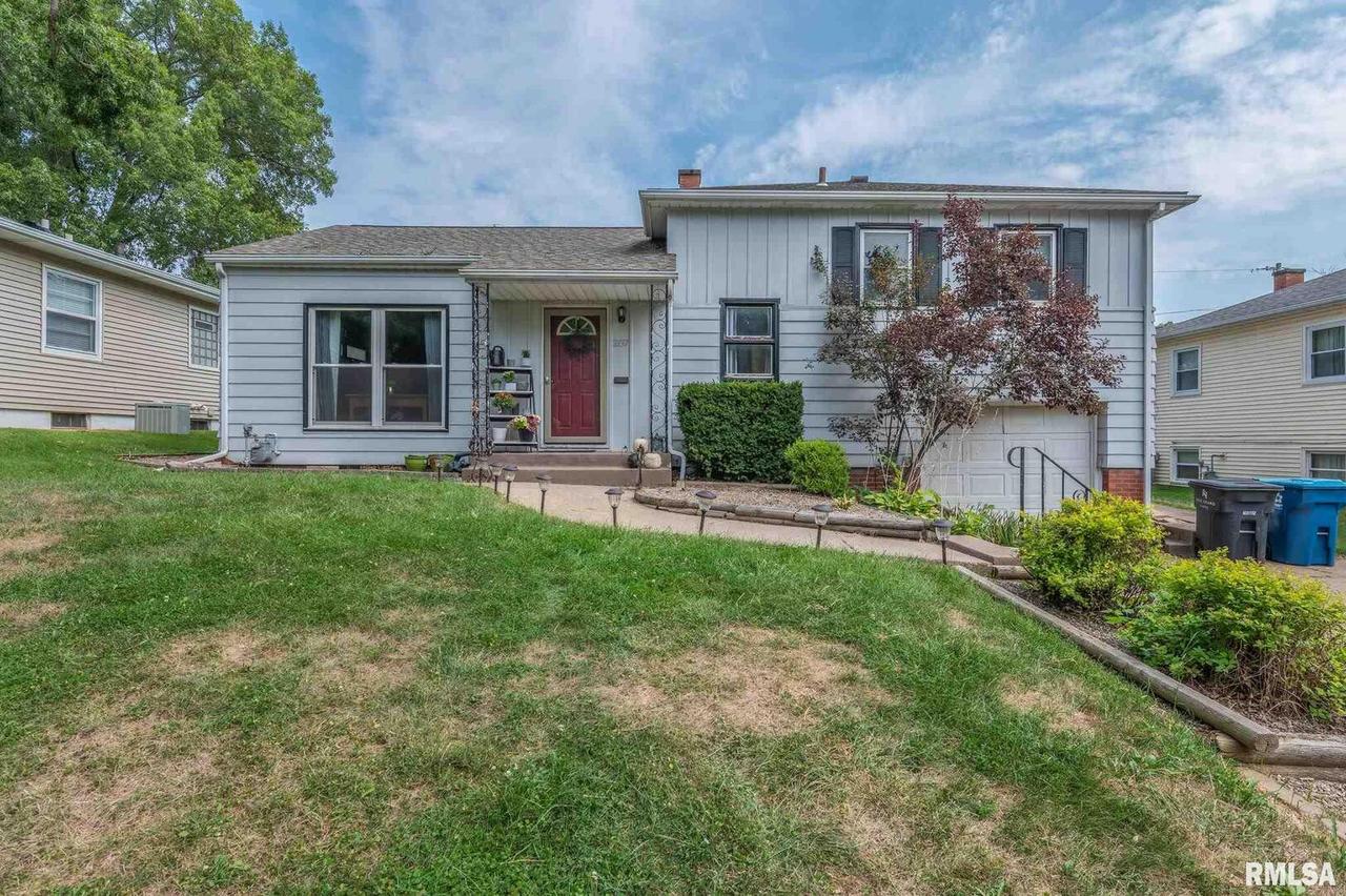 2137 22nd St., Rock Island, IL 61201