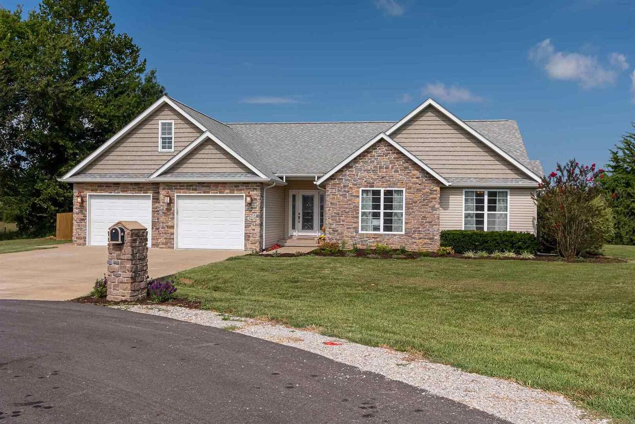 308 Excalibur Dr., Carterville, IL 62918