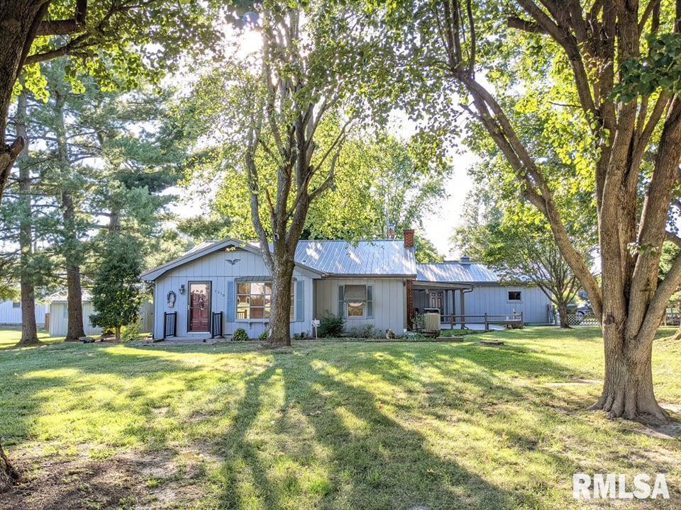 1210 Peterson Ave., Johnston City, IL 62951