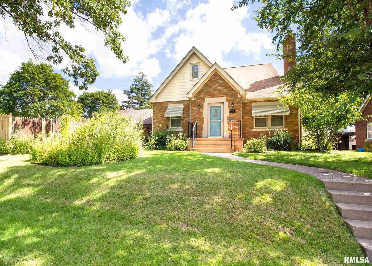 2119 29th St., Rock Island, IL 61201