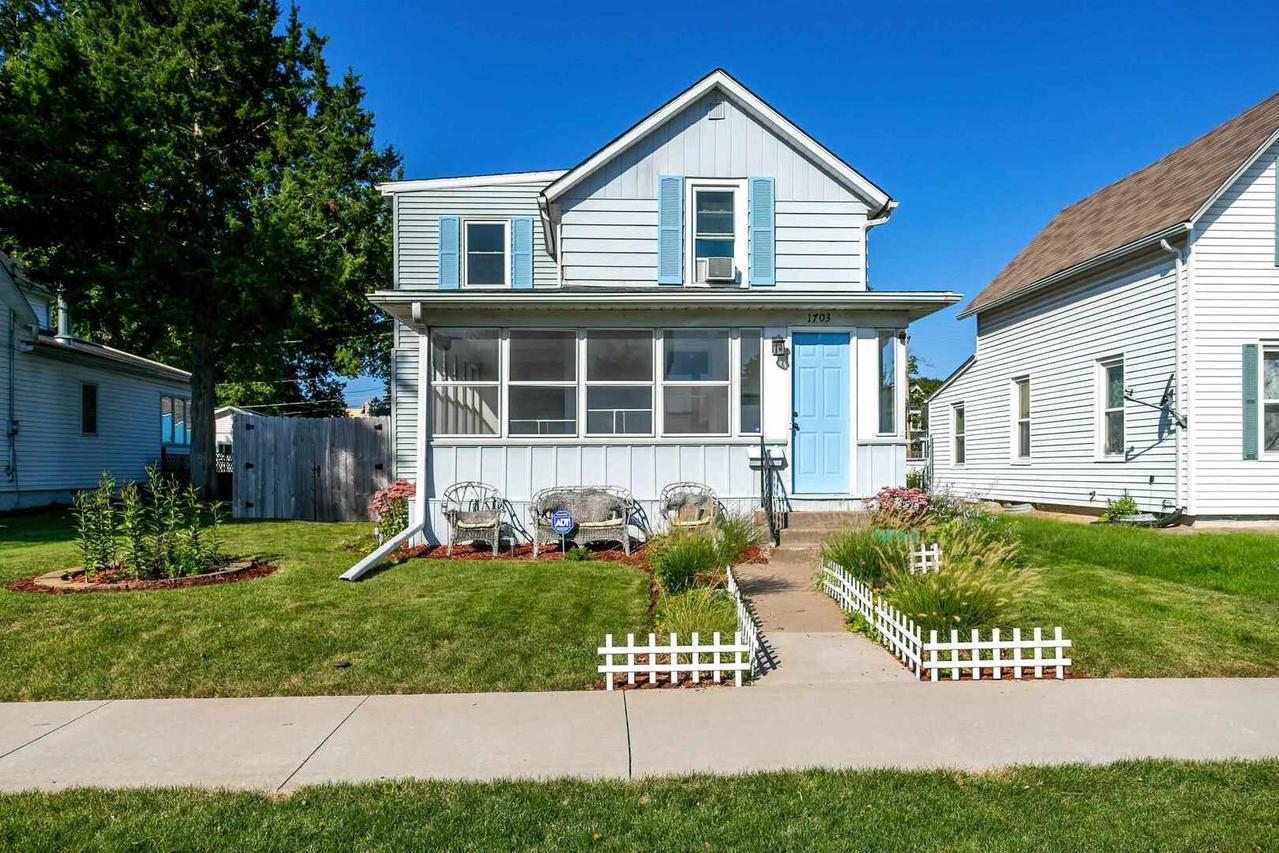 1703 10th St., Moline, IL 61265