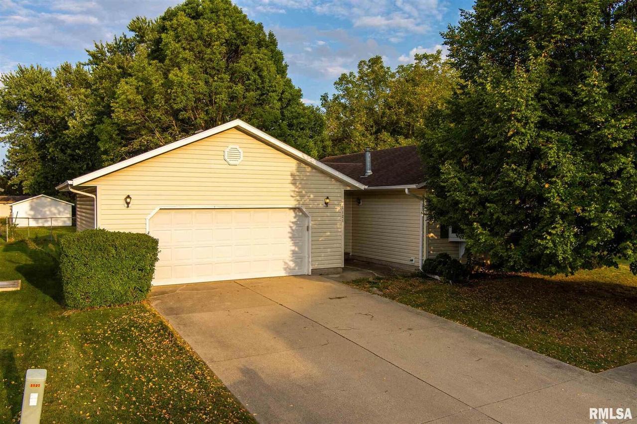 1121 16th Street Ct., Silvis, IL 61282