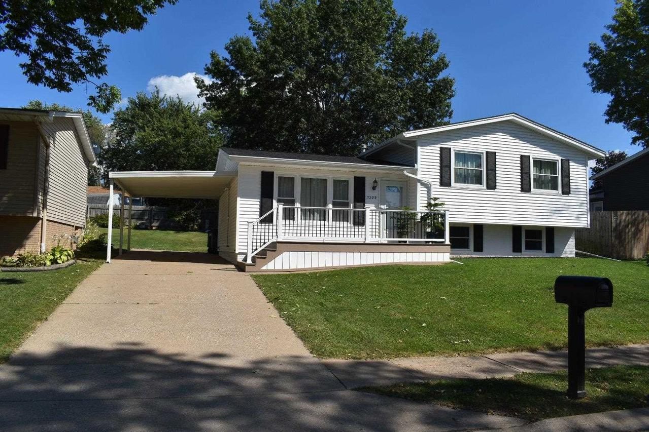 3209 6th St., Milan, IL 61264