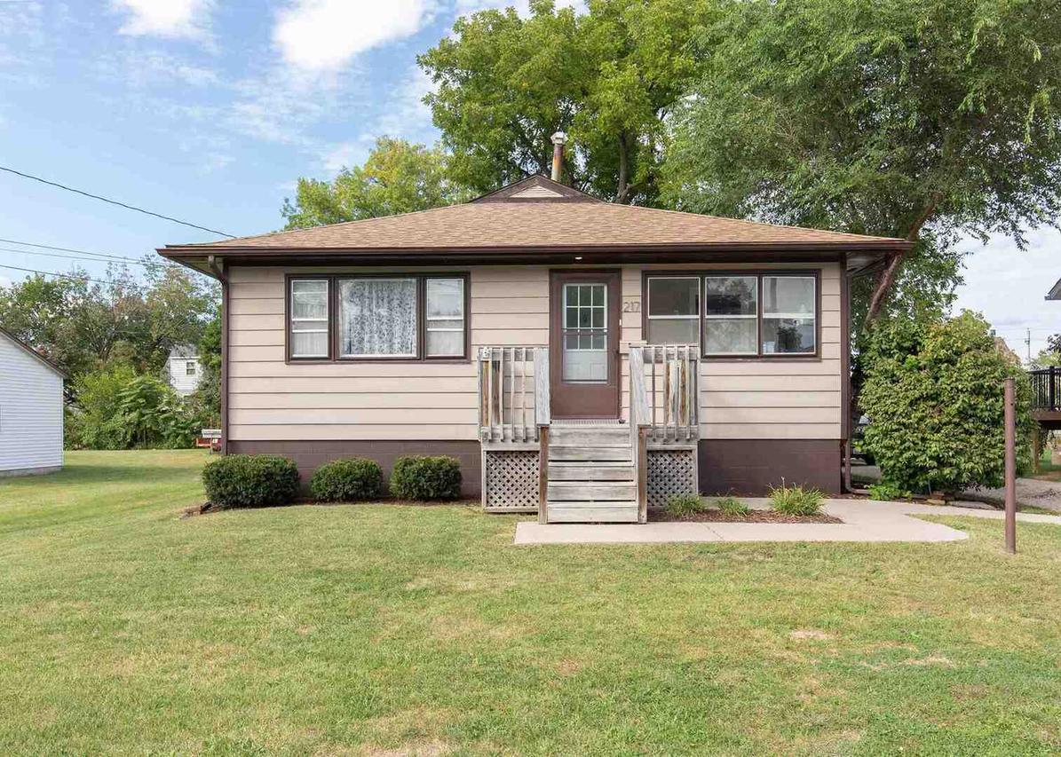 217 3rd Ave., Milan, IL 61264