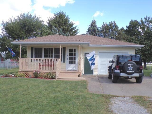 1108 12th St., Viola, IL 61486