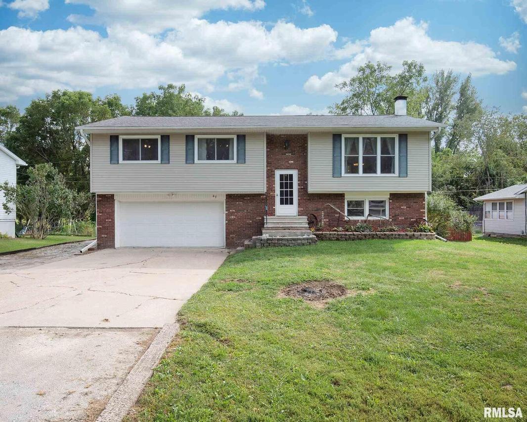 47 Sunny Hill Dr., Orion, IL 61273