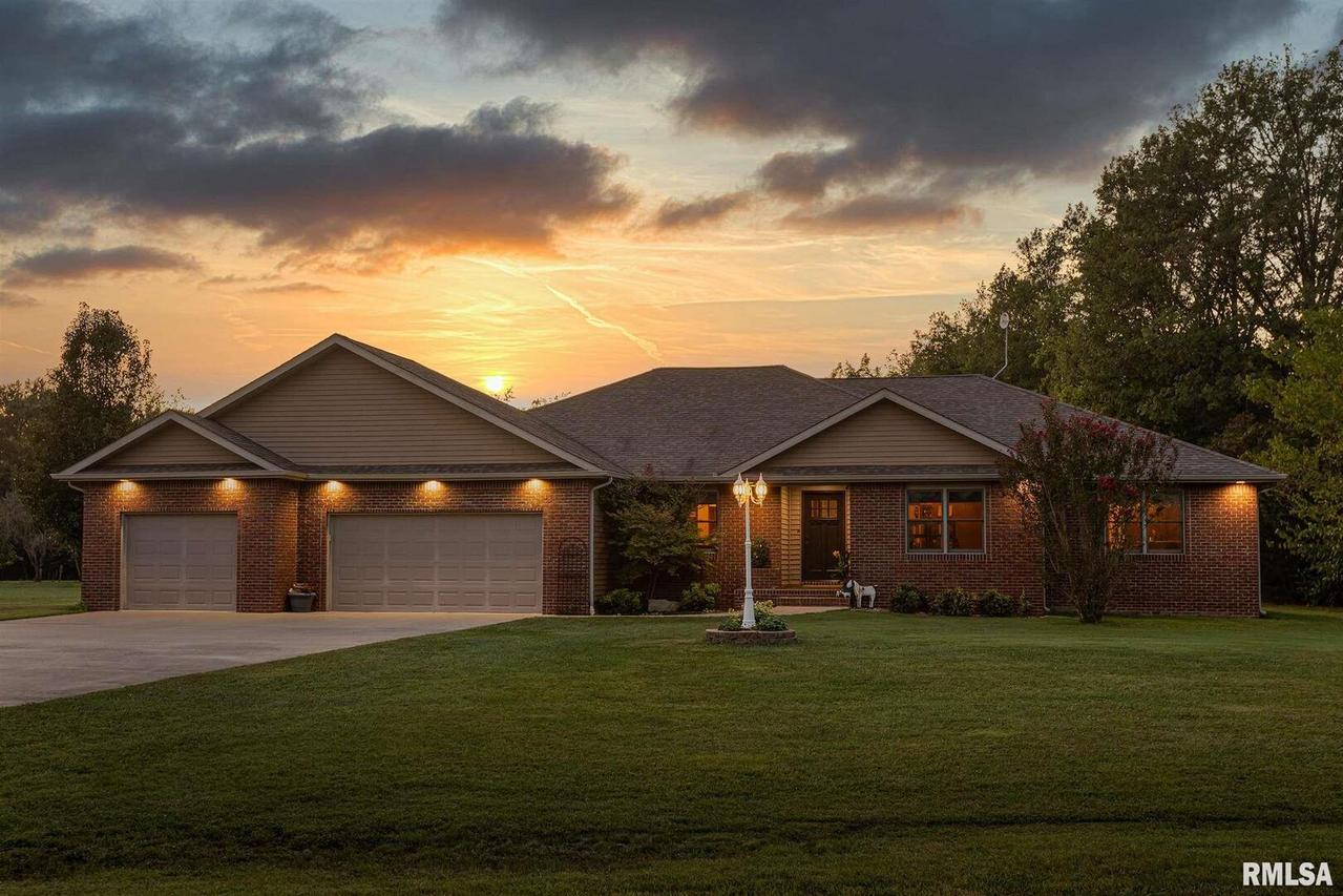 15565 Karigan Ln., Johnston City, IL 62951