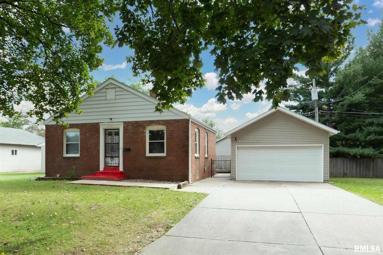 2104 Stadium Dr., Rock Island, IL 61201