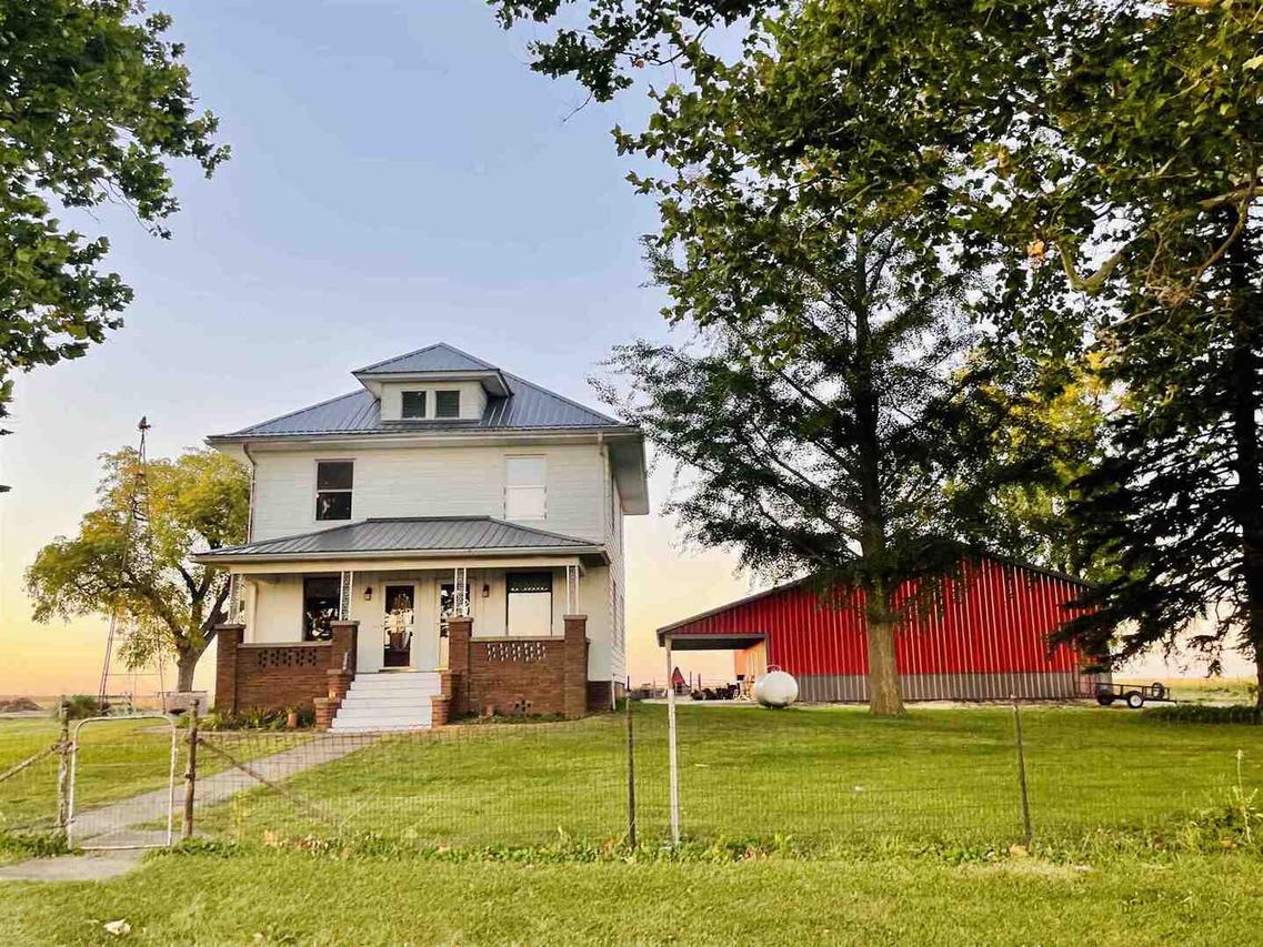 2206 40th Ave., Aledo, IL 61231