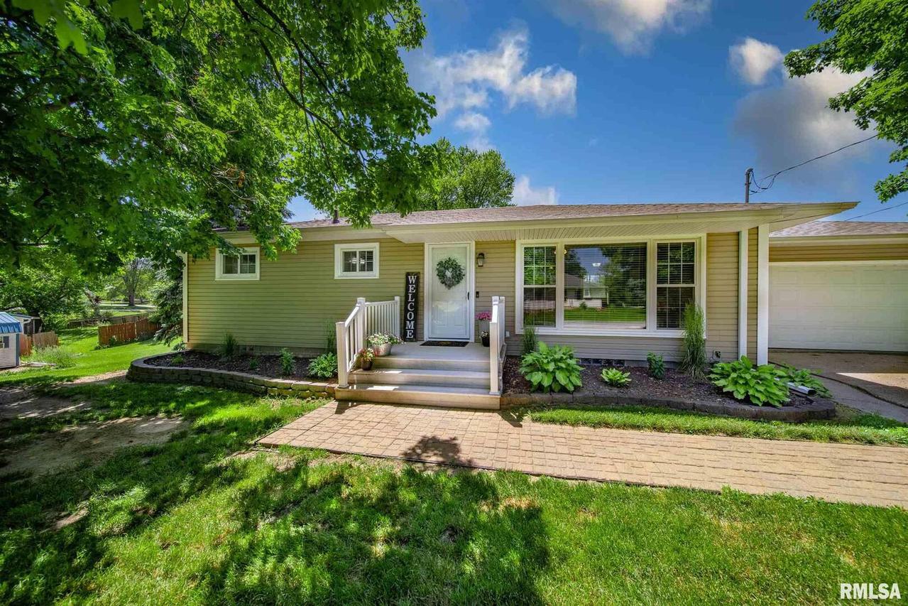 1201 14th St., Viola, IL 61486