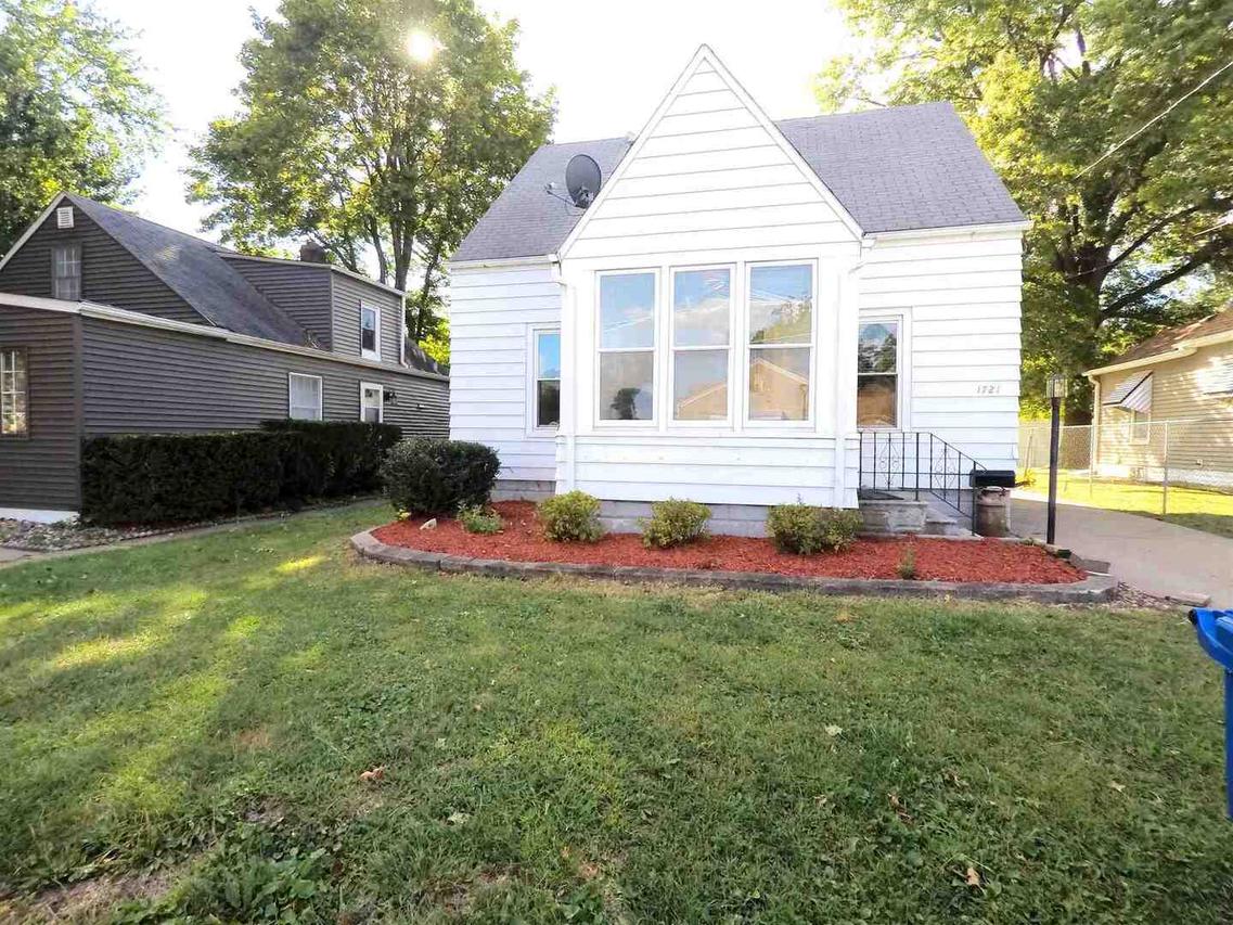 1721 31st St. #A, Moline, IL 61265