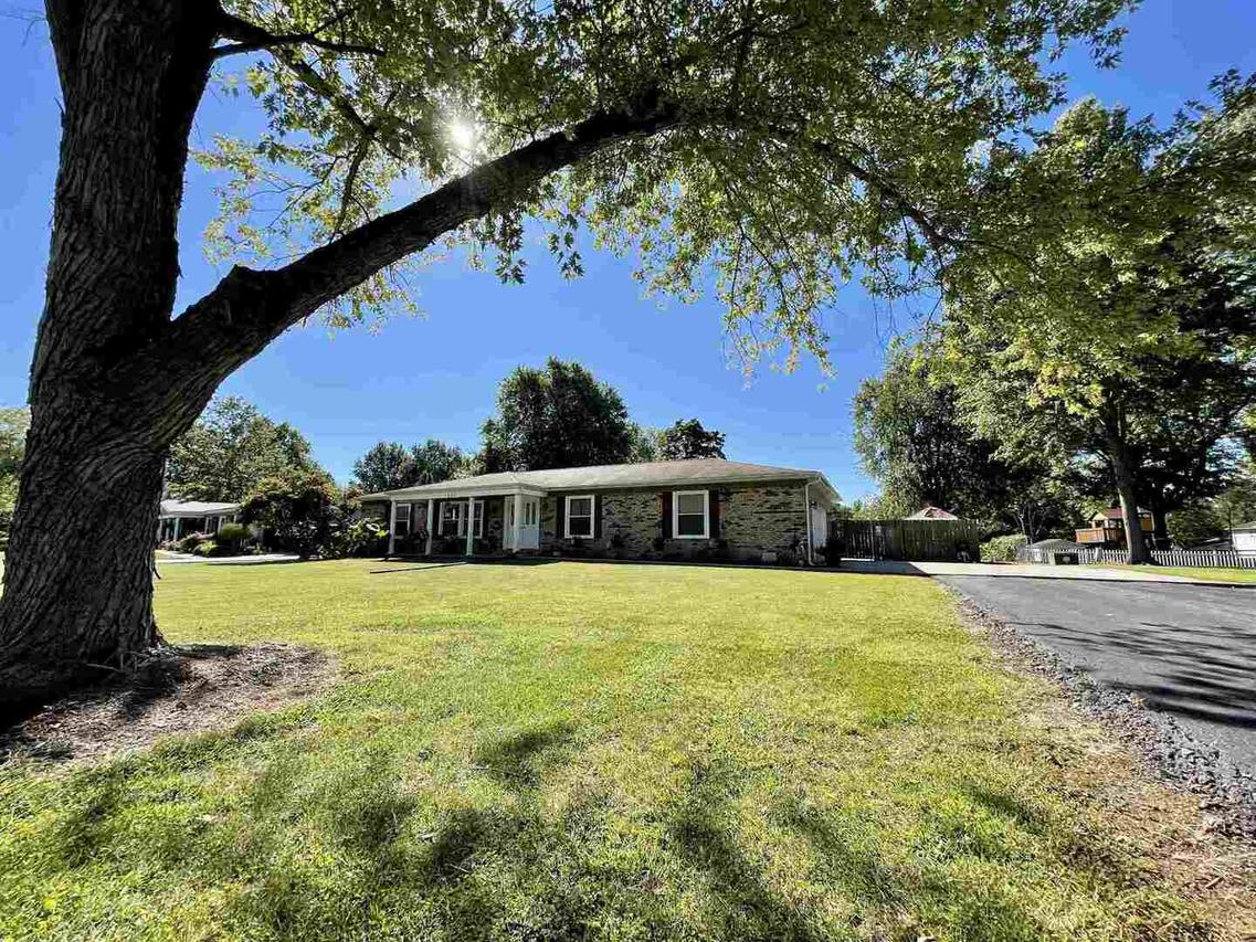 1011 Mockingbird Ln., Carterville, IL 62918