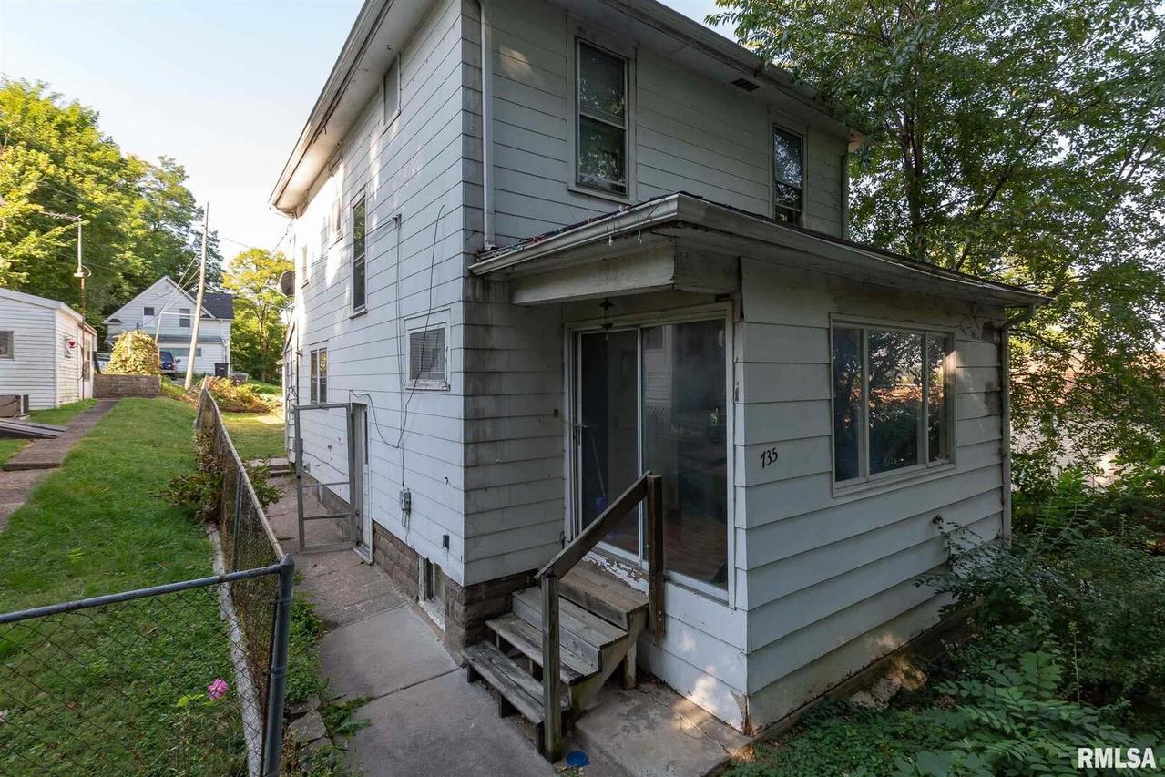 735 23rd St., Moline, IL 61265