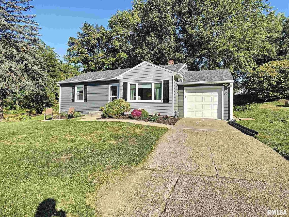 307 13th Ave., Moline, IL 61265