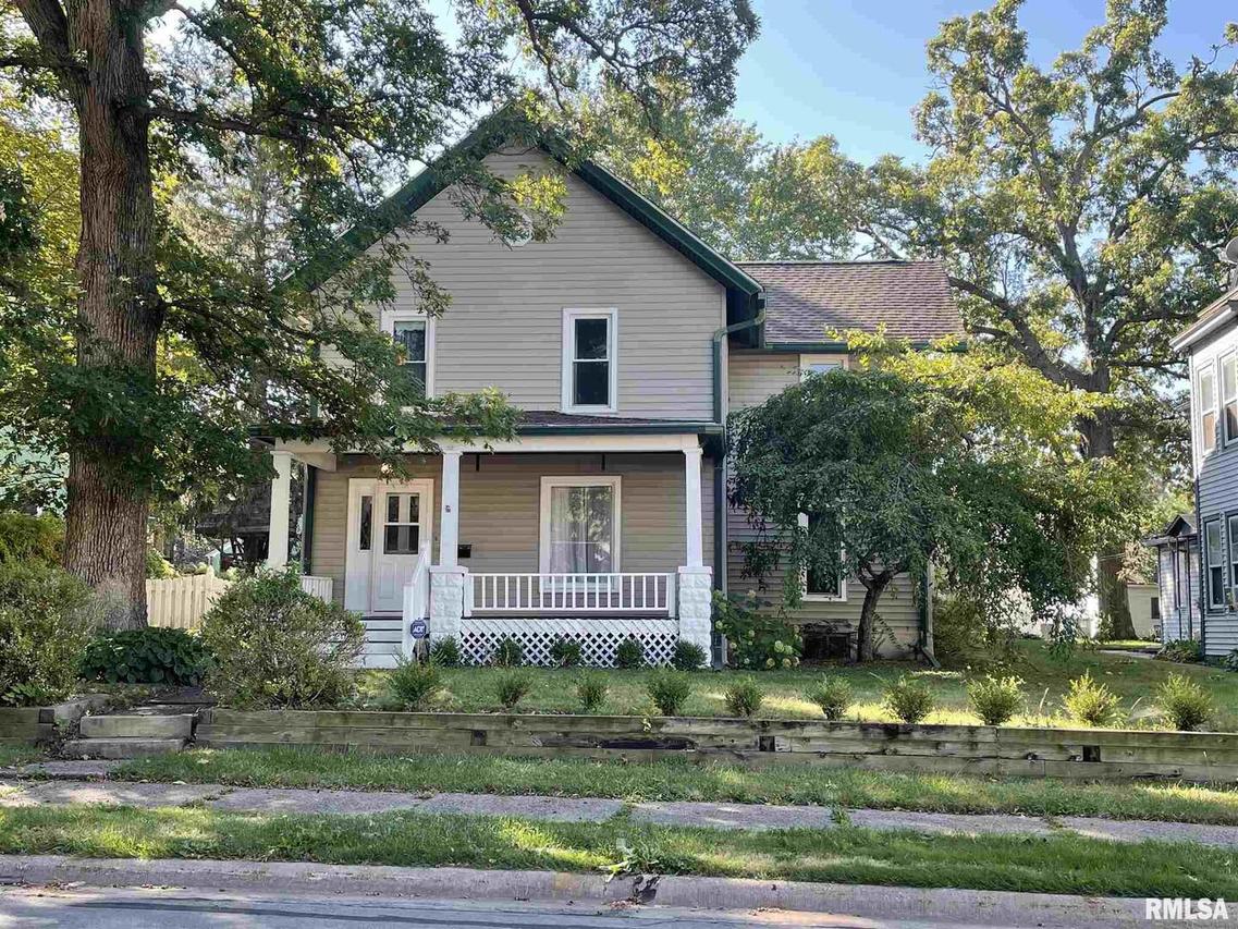 1122 12th Ave., Moline, IL 61265