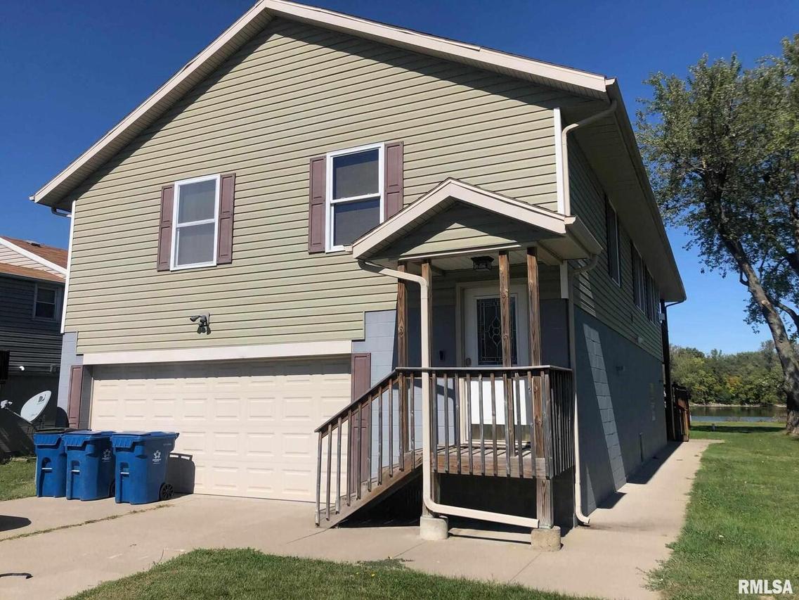 2015 S Shore Dr., Moline, IL 61265