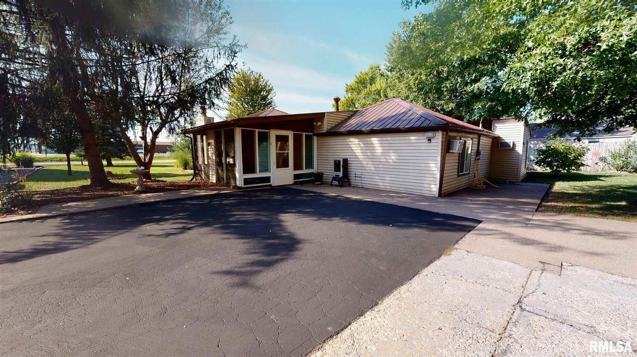 3305 69th Ave., Moline, IL 61265